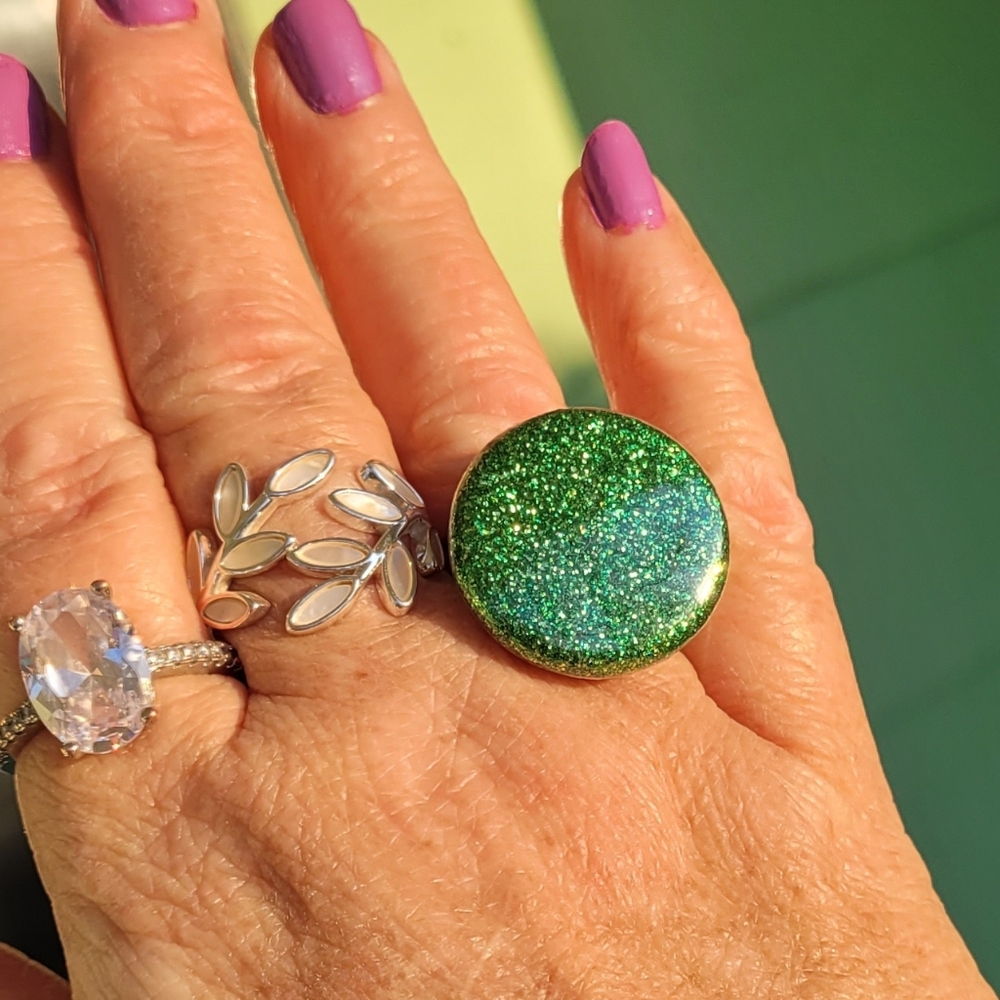 NWT Green Glitter Snap Ring with Silver Plated Snap Bezel NWT